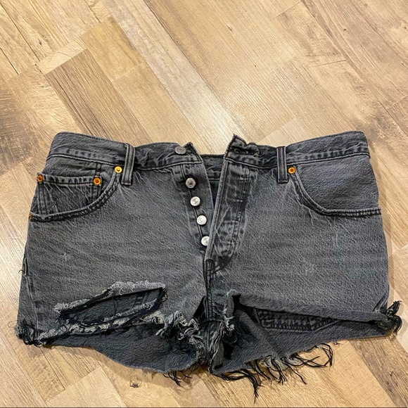 Levi’s Shorts - Picture 2 of 3